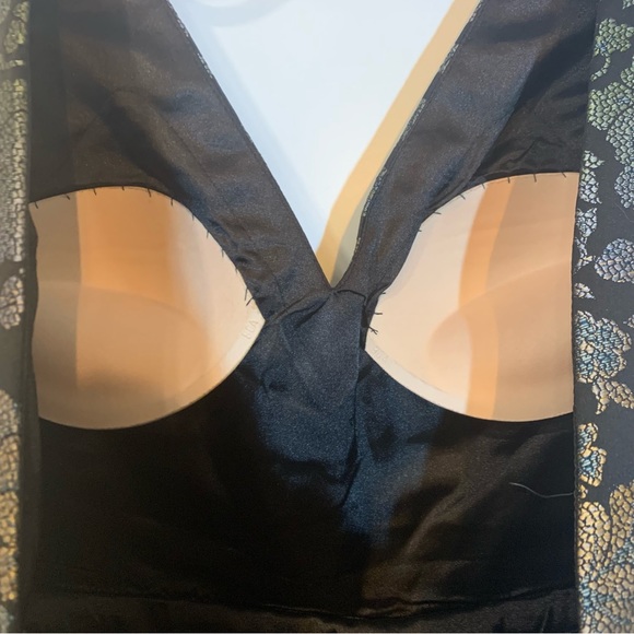 Monique Lhuillier Metallic Brocade Gown with pockets Size 8 (Hemmed for 5’ 3”) - Picture 8 of 8